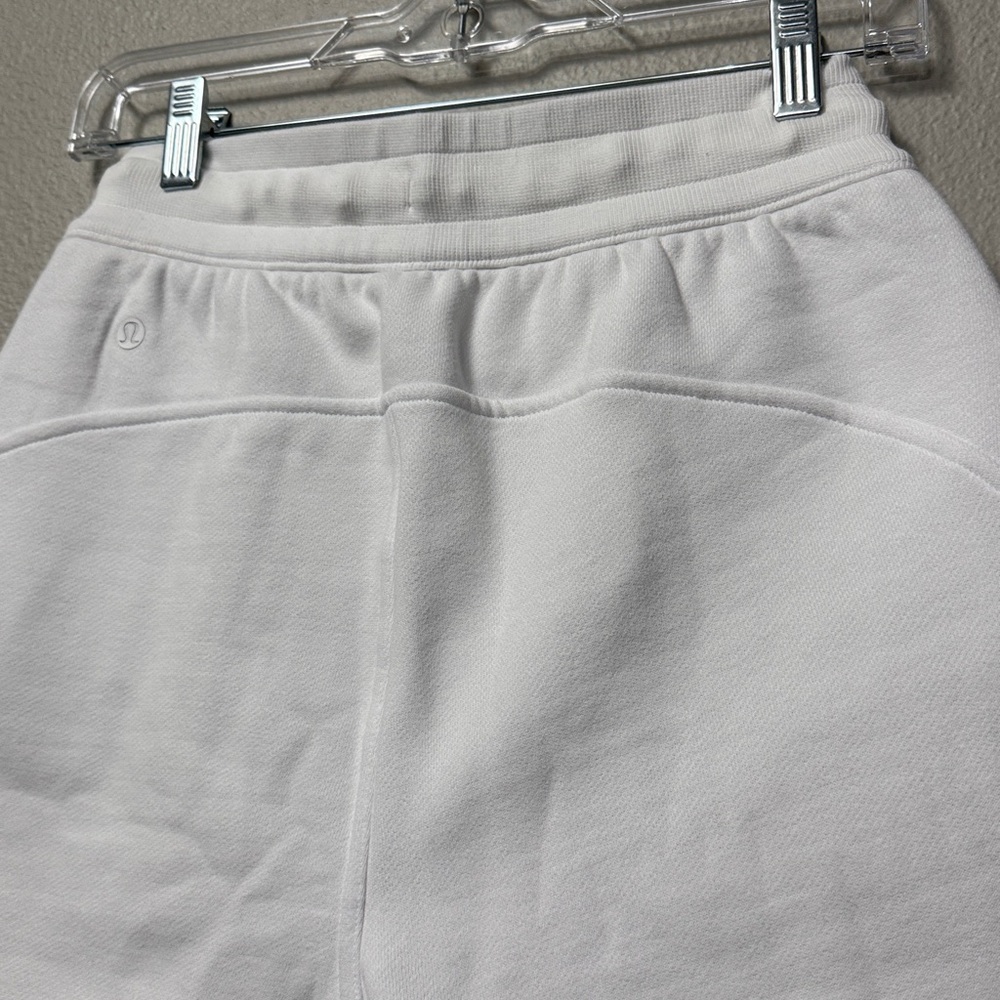 Lululemon Scuba High-Rise Shorts 5” - Picture 14 of 16